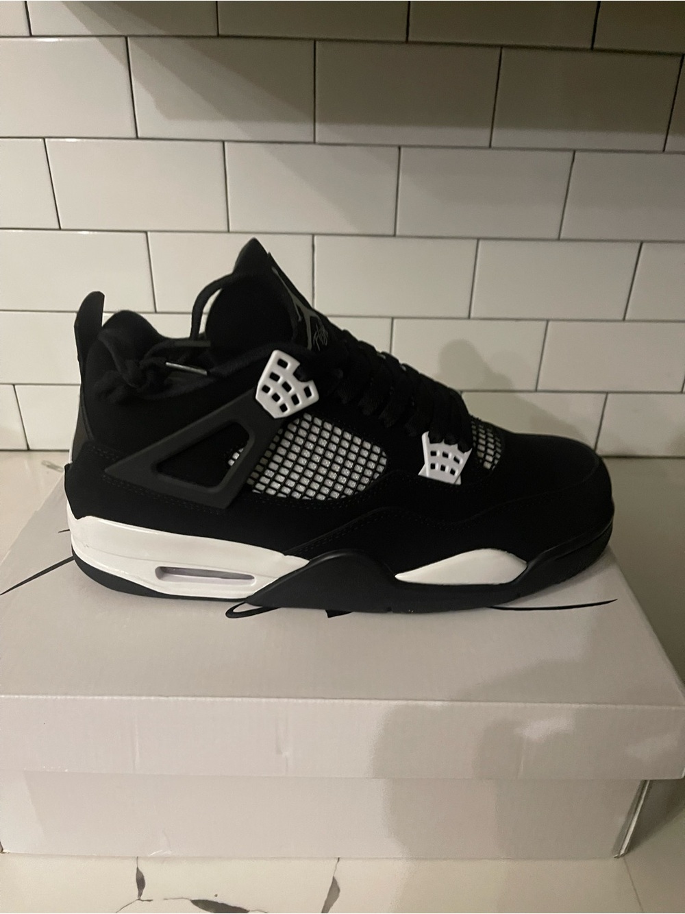 Men’s Retro 4 White Thunder Size 10.